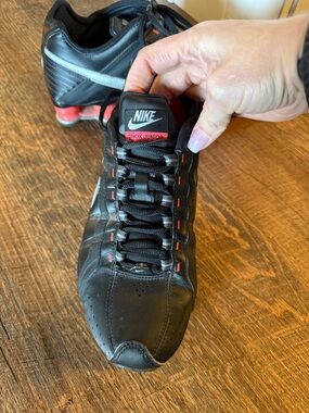 Nike Black and pink Women's Shox Junior Athletic Shoes